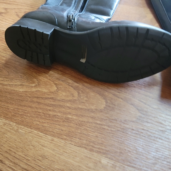 Clarks Black Knee-High Women's Boots 9.5 M - Picture 5 of 6